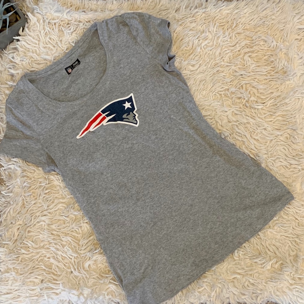 NFL NE Patriots Woman's Short Sleeve Grey Top Sz M